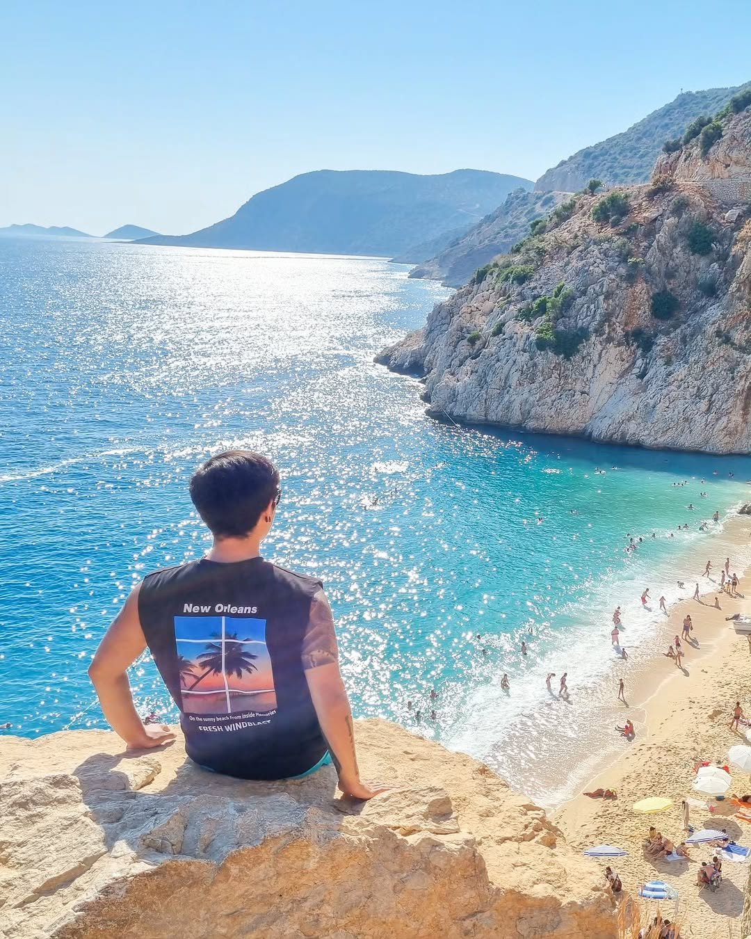 Photo shared by 우석몬 ㅣ 여행하는 수학 강사 on September 19, 2025 tagging @wooseokmon, and @travelbuilder.official. May be an image of 1 person, coast and text.