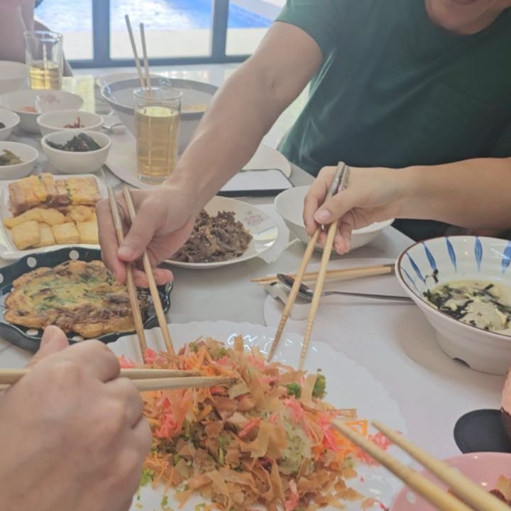 Xiumin1110 게시물 이미지: YEE SANG/YU SANG/이셩(魚生/이샹) 
비비세요~~~ 젓가락을 높이높이...