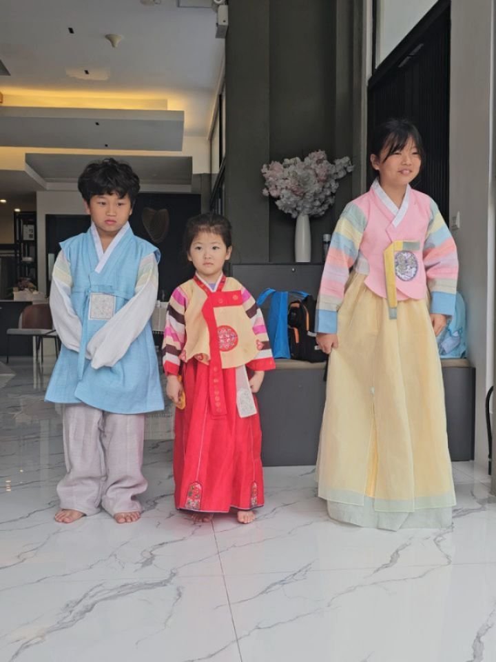 Xiumin1110 게시물 이미지: 세부에서도 덕분에 명절 제대로 챙기네.
 고마웡~* @sonhyunjoo84
 비록...