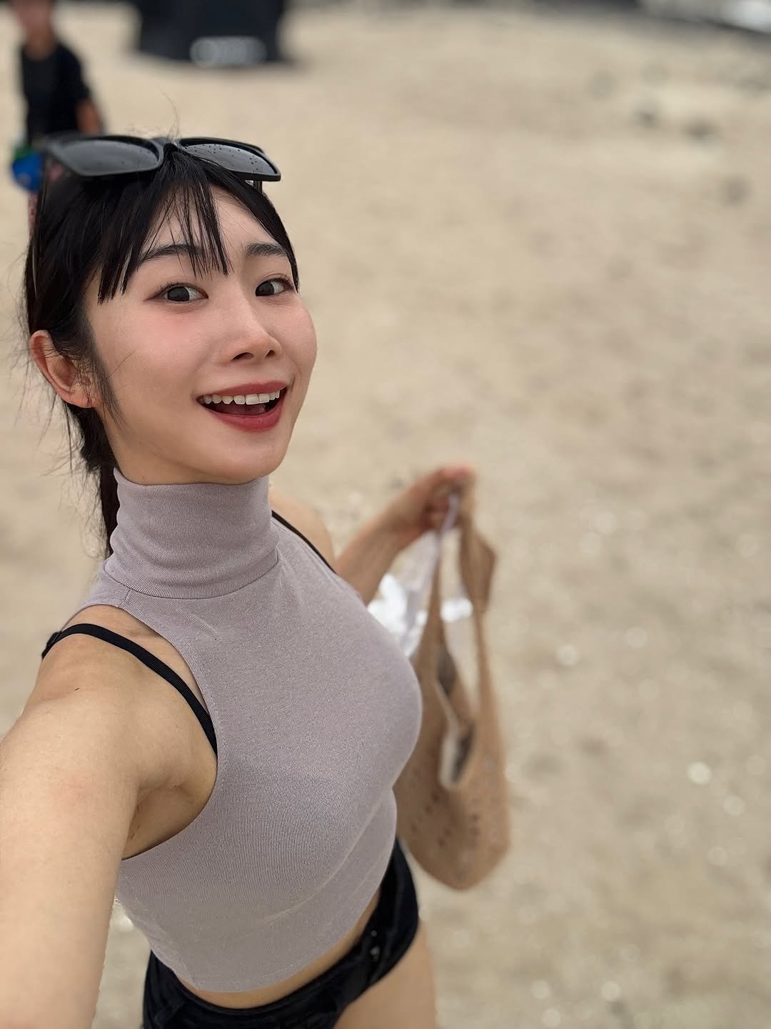 Photo shared by 예지 💖 | 퇴사 후 | N잡하는 일상 on July 13, 2025 tagging @lunabeauty1624. May be a selfie of 2 people, beach and text.