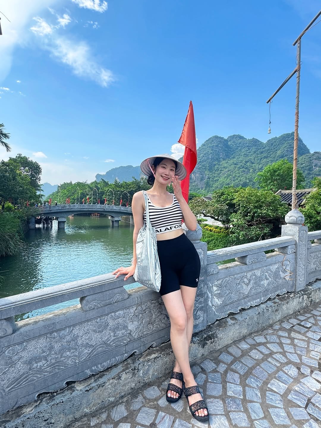 Photo by 예지 💖 | 퇴사 후 | N잡하는 일상 on August 01, 2025. May be an image of parasol, outdoors and text.