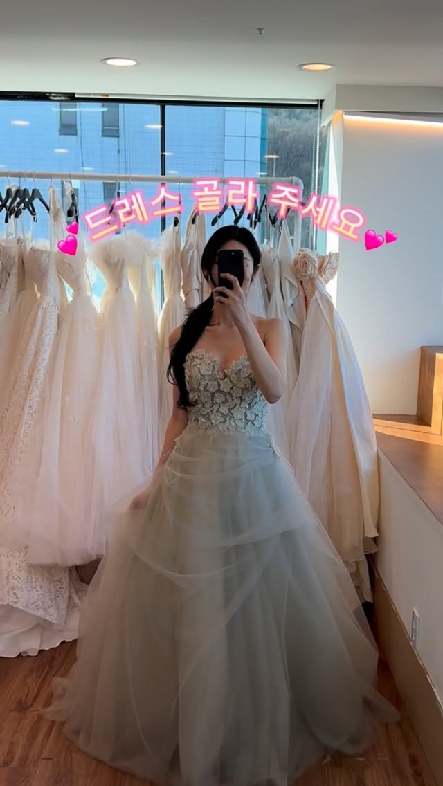 Yaji9696 게시물 이미지: #아워스페셜데이 

10만원대에 구매 or 대여 가능한데
디자인 까지 넘사인 아스데...