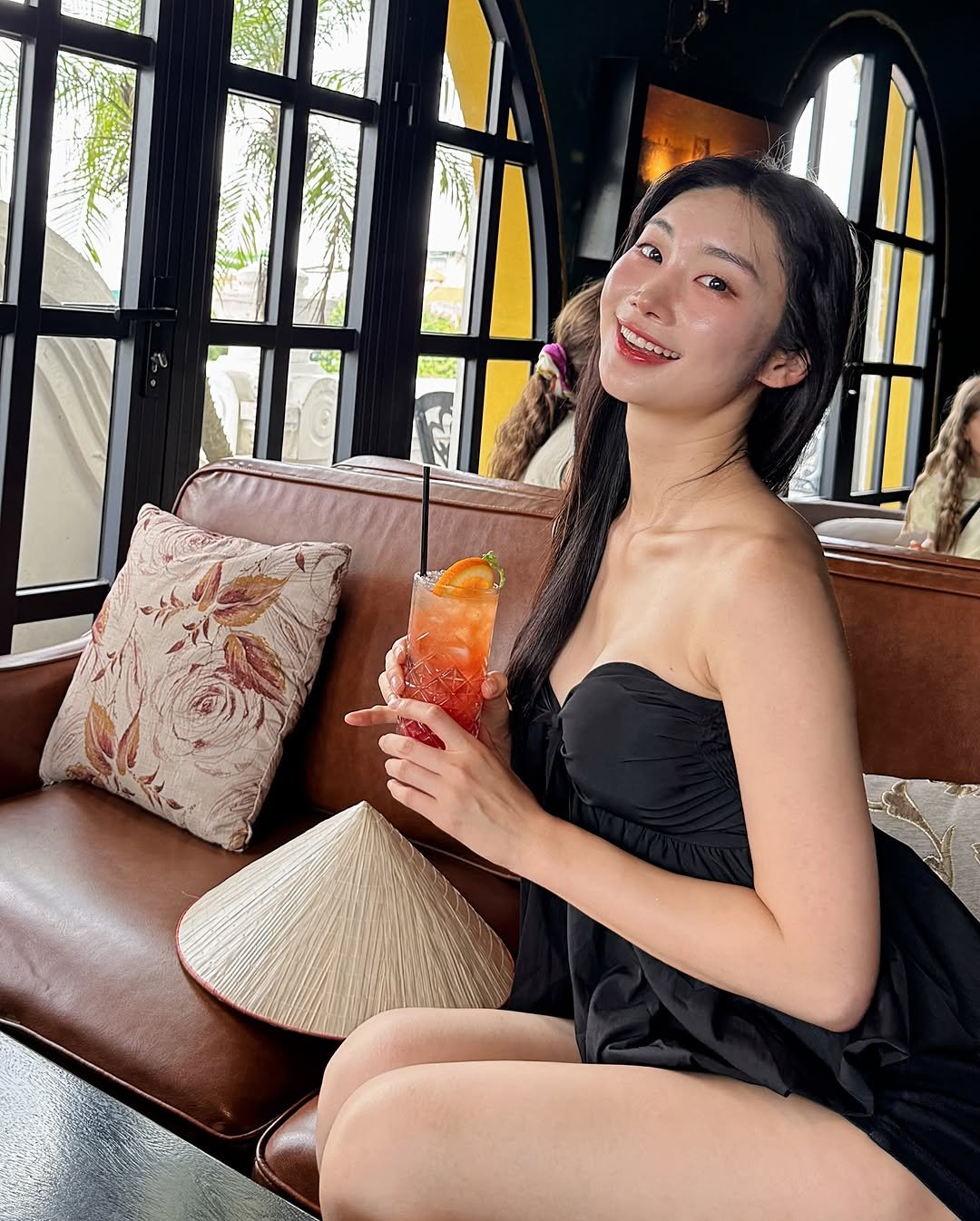 Photo by 예지 💖 | 퇴사 후 | N잡하는 일상 on July 25, 2025. May be an image of strawberry daiquiri, sleepwear, dress, sundress and text.