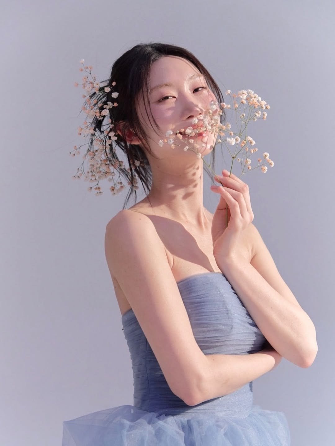 Photo by 예지 💖 | 퇴사 후 | N잡하는 일상 on March 26, 2026. May be an image of dress, baby's-breath and text.