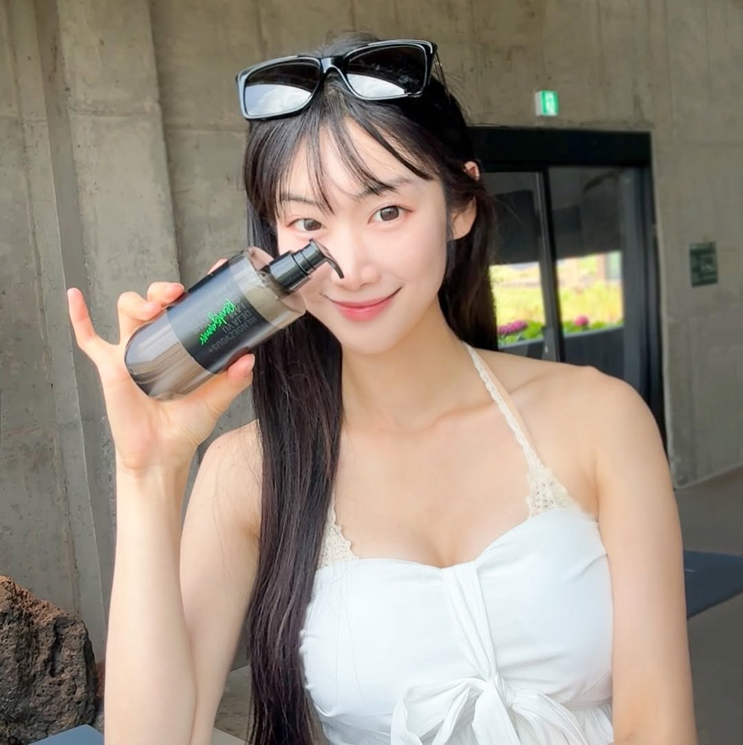 Photo shared by 예지 💖 | 퇴사 후 | N잡하는 일상 on July 18, 2025 tagging @rendejavous_beauty. May be an image of 1 person, hair, hair product, lotion and text.