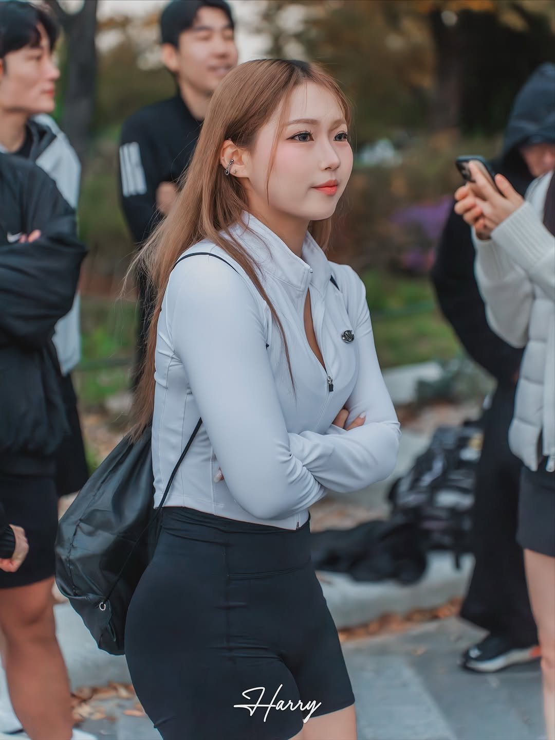 Photo shared by 희수 on November 04, 2025 tagging @outdoor._.harry, and @shakesphere_kr. May be an image of one or more people, hair, top and text that says 'Harry'.
