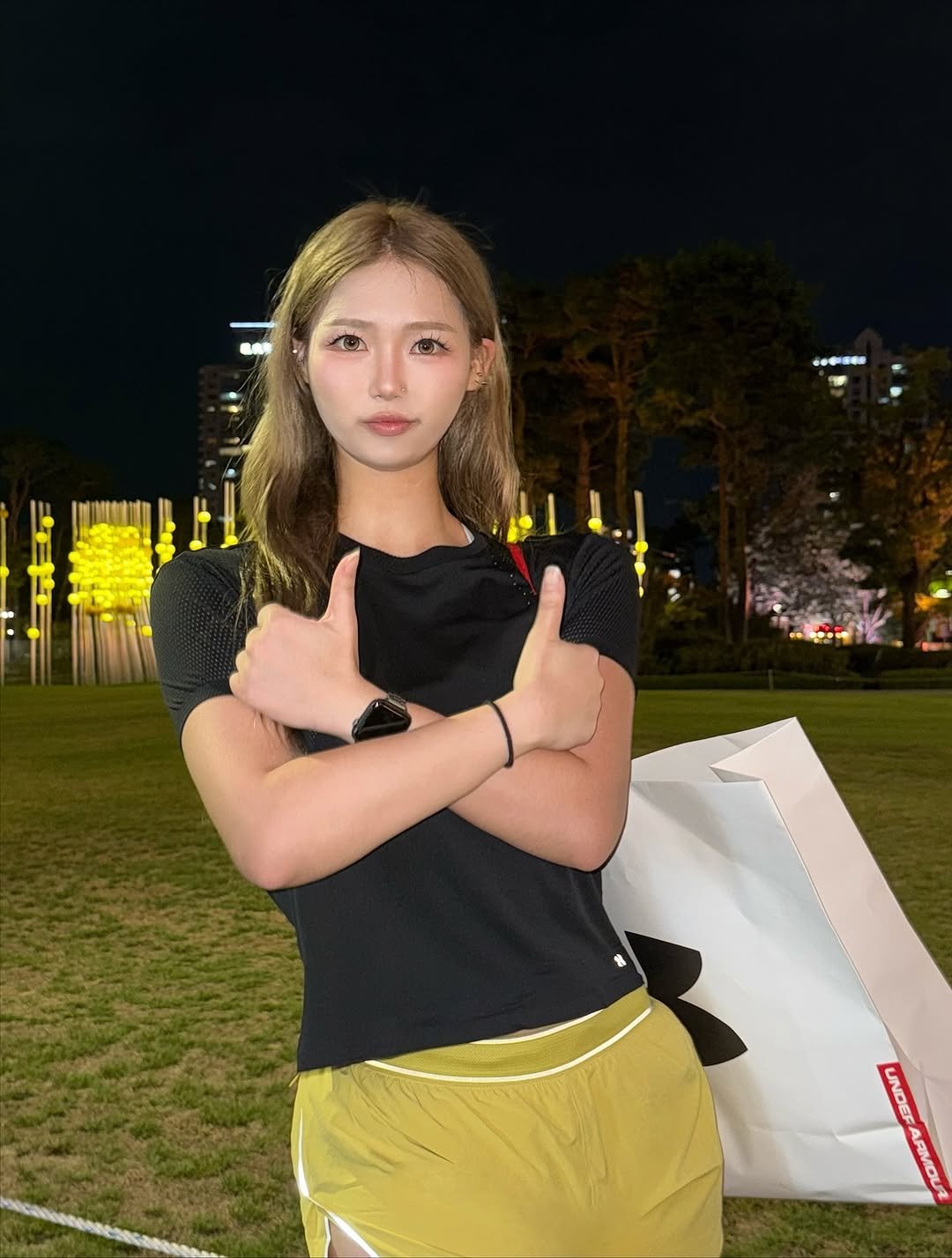 Photo shared by 희수 on September 23, 2025 tagging @underarmourkr, and @digdig_activity. May be an image of 1 person, hair, sportswear, top, outdoors and text.