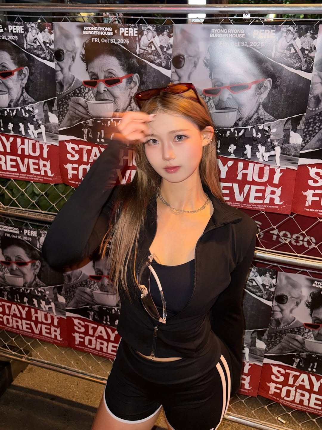 Photo shared by 희수 on November 01, 2025 tagging @universalfit_unf, @pere.team, @pere.yksam, and @ryongryong_burgerhouse. May be an image of one or more people, hair, sportswear, top and text that says 'PERE 31,2025 RYONGRYONG ERHOUSE PERE BURGER BURGERHOUSE FRI, OctS Oct31,2025 2025 au RYONGRYONG BURGERHOUSE PERE 31,2026 ギ Y HOT STA REVER FC PERE キオそ YHOT EVER LA S 下 THEERAOFO TAY 호커 OREVER OREHUT HUY STAY FORE 길 STAY FORE'.