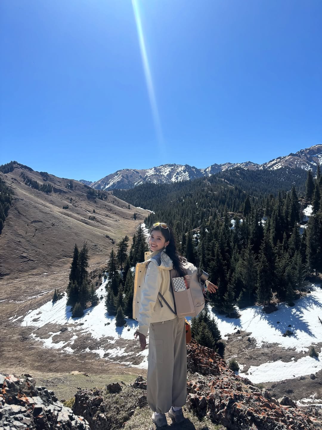 Zzhangjoy 게시물 이미지: 当我爬上山顶🏔️☀️☺️