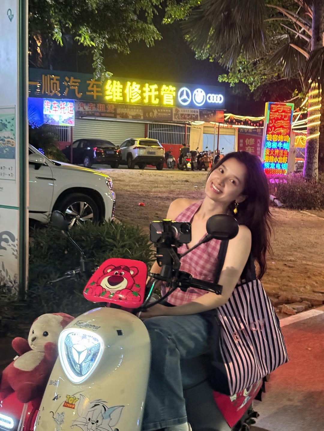 Zzhangjoy 게시물 이미지: 吸收快乐能量☀️🛵🏝️