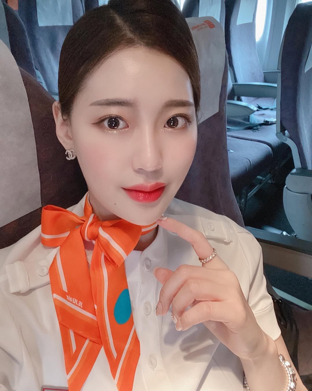 _.hyevl2._ 게시물 이미지: 🌟자축2년🌟
난 이직업 조와아아앙🥰 20년 될때까지 가즈아