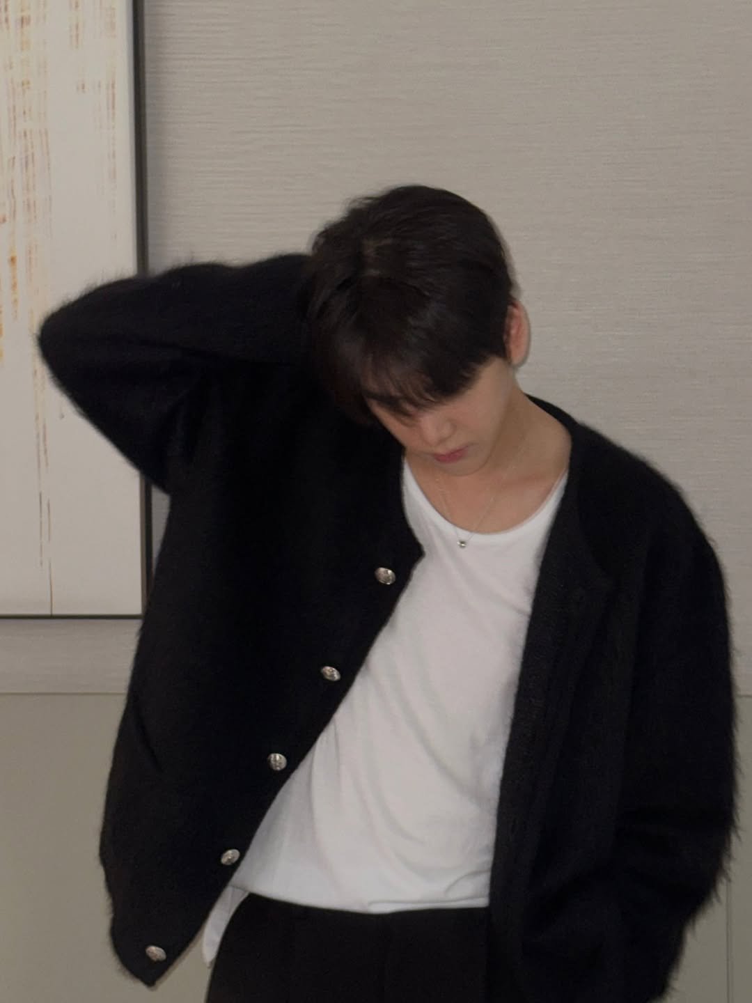 Photo by The boyz YH on December 17, 2025. May be an image of duffle coat, top, parka, sweatpants and text.