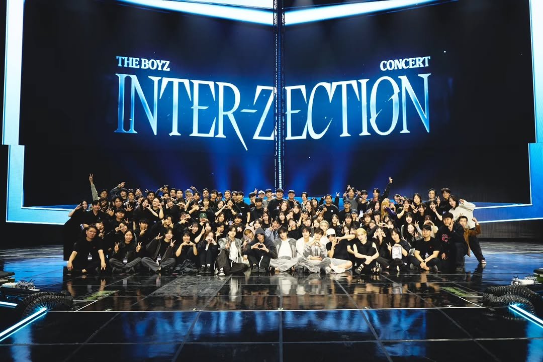 Photo by The boyz YH on April 26, 2026. May be an image of costume, concert and text.