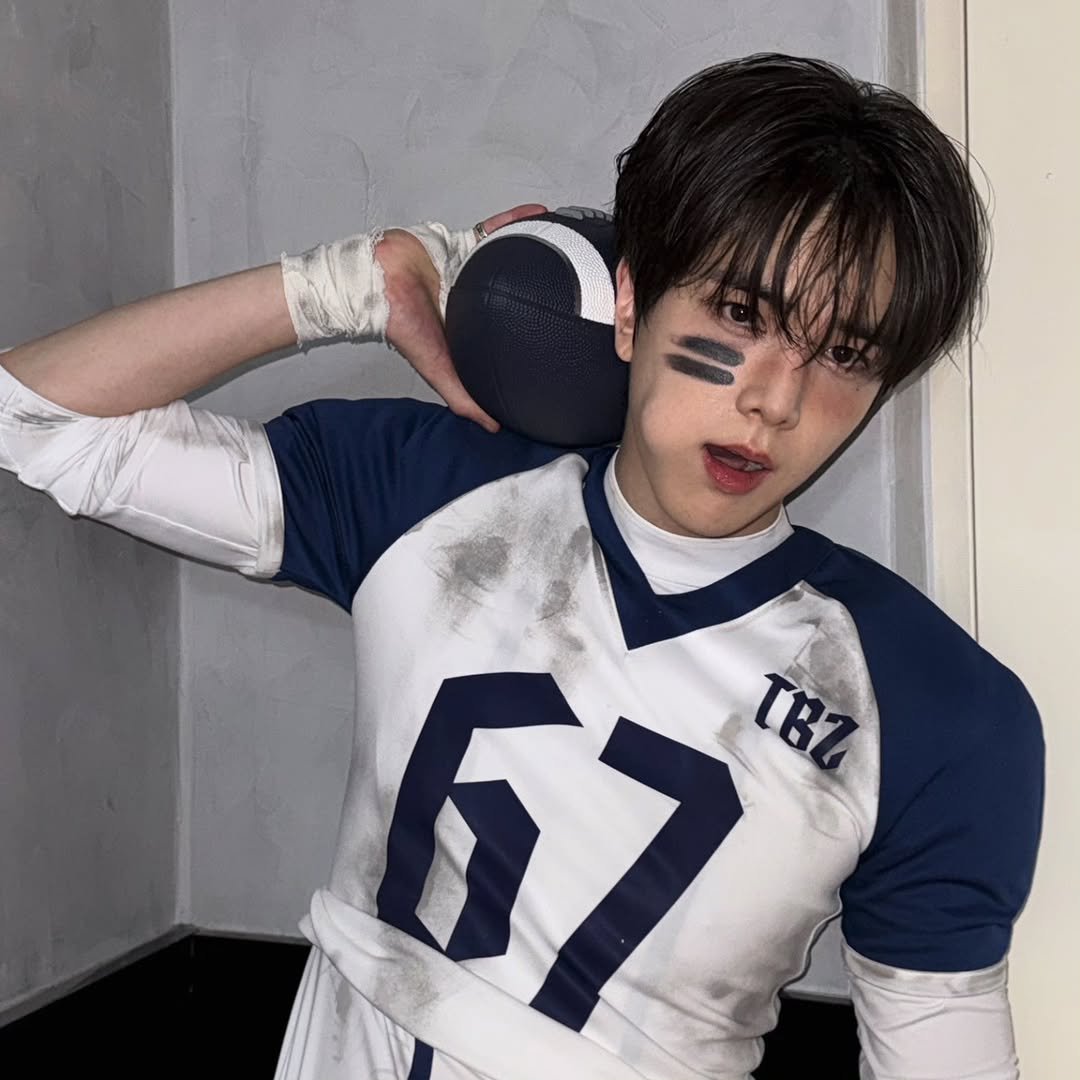 Photo by The boyz YH on December 25, 2025. May be an image of one or more people, bangs, people playing football and text that says '67 τκ'.