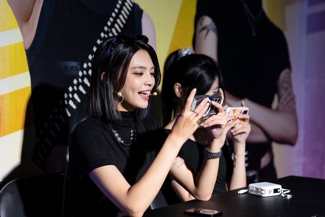 Photo shared by 曾珮晨 on September 07, 2025 tagging @garenacodmtw. May be an image of 2 people, hair, top and text.