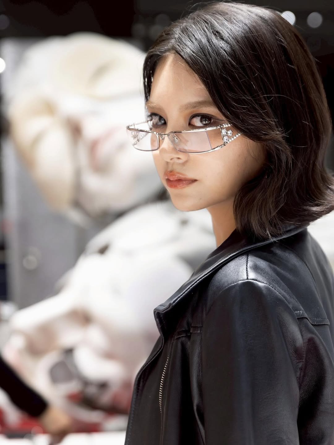 Photo shared by 曾珮晨 on September 12, 2025 tagging @gentlemonster. May be an image of 1 person, makeup, glasses and text.