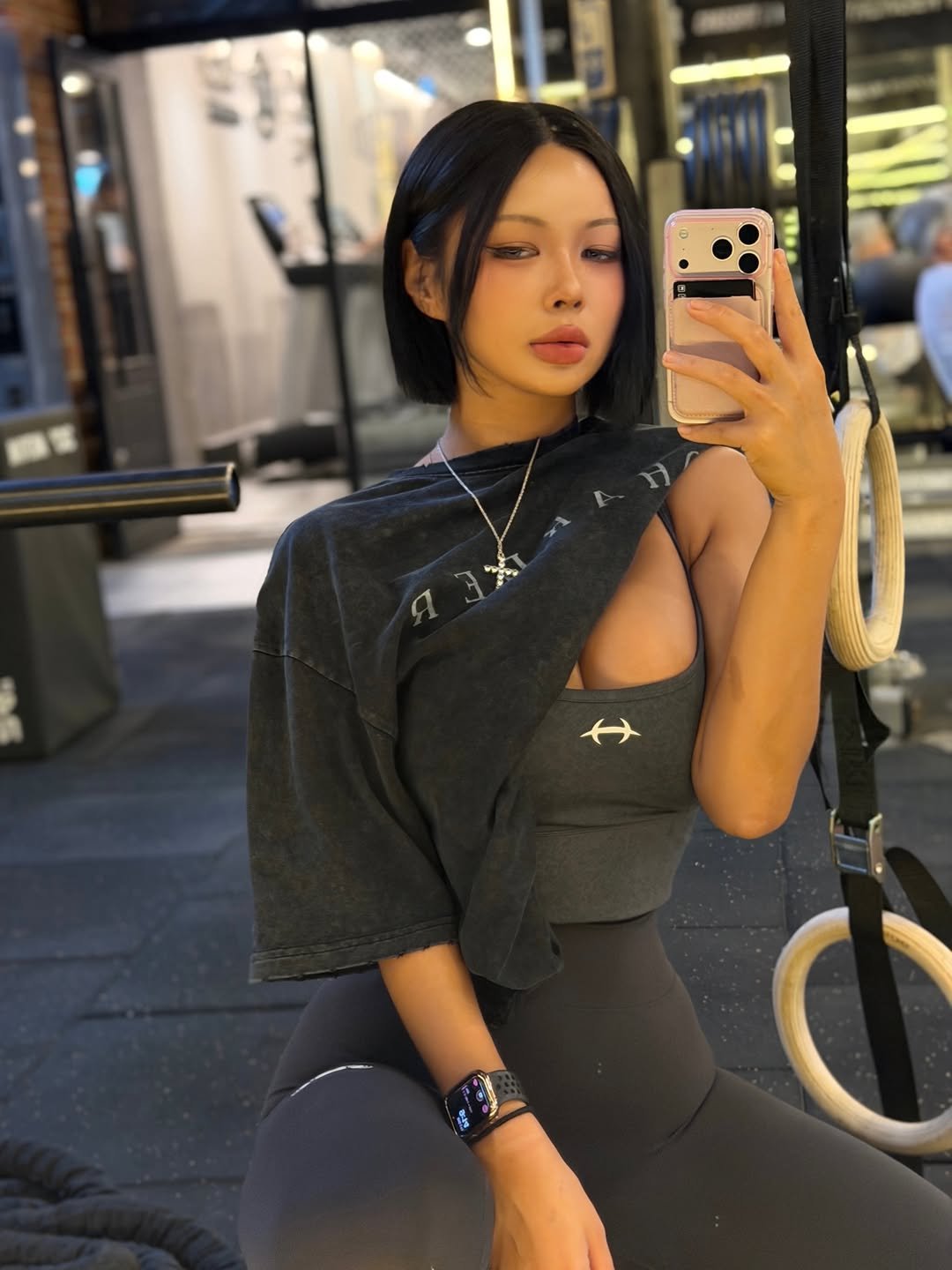 __0ne.f 게시물 이미지: 쨍쨍☀️

👚@goharder_official