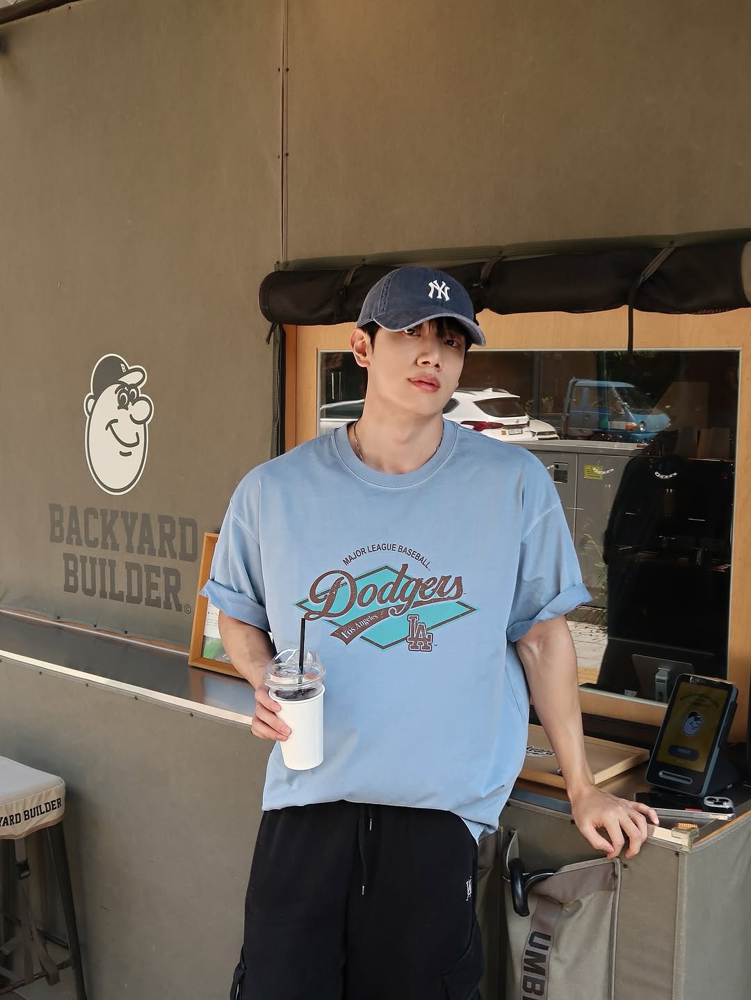 Photo shared by 김현중 on July 09, 2025 tagging @mlbkorea, and @mlbcrew_kr. May be an image of 1 person, hat, sportswear, cornflower and text.