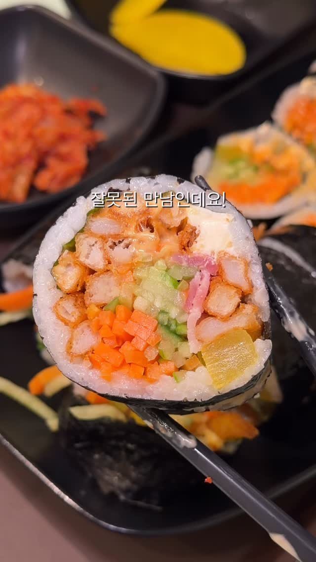 ___foodtour 게시물 이미지: 감자튀김과 김밥의 잘못된 만남,, 한 줄에 6,800원으로 냉동 감자튀김이 들어가는...