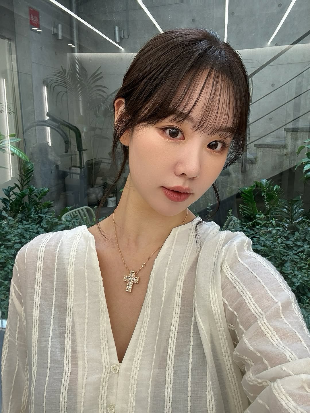 Photo by 최서안 on October 02, 2025. May be a selfie of 1 person, hair, top and text.