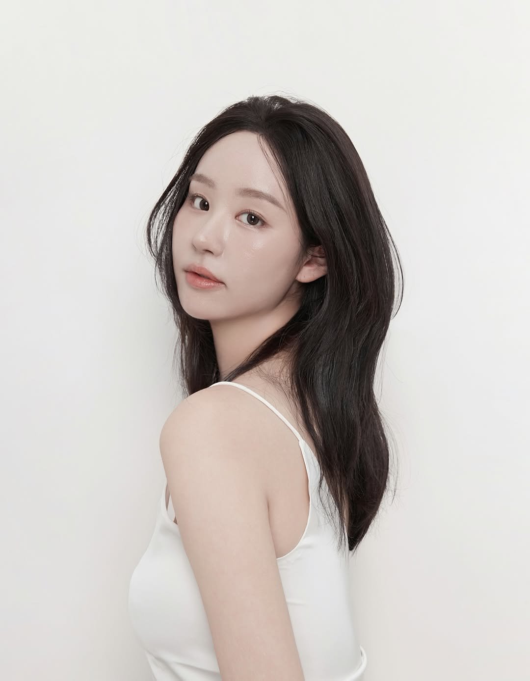 Photo by 최서안 on January 19, 2026. May be an image of one or more people, braids, makeup, top and text.