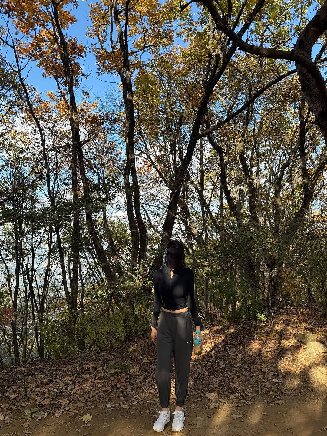 Photo by 최서안 on November 02, 2025. May be an image of standing, park and text.