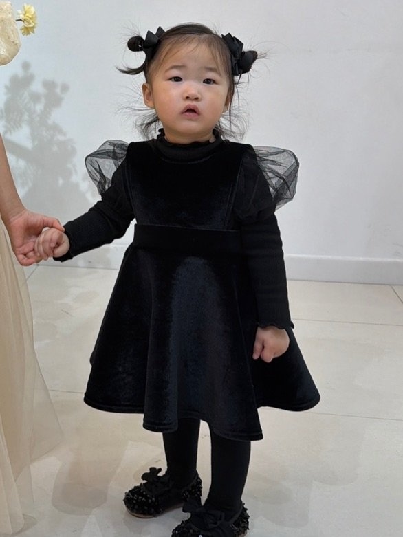 Photo by 최서안 on November 23, 2025. May be an image of child, dress and text.