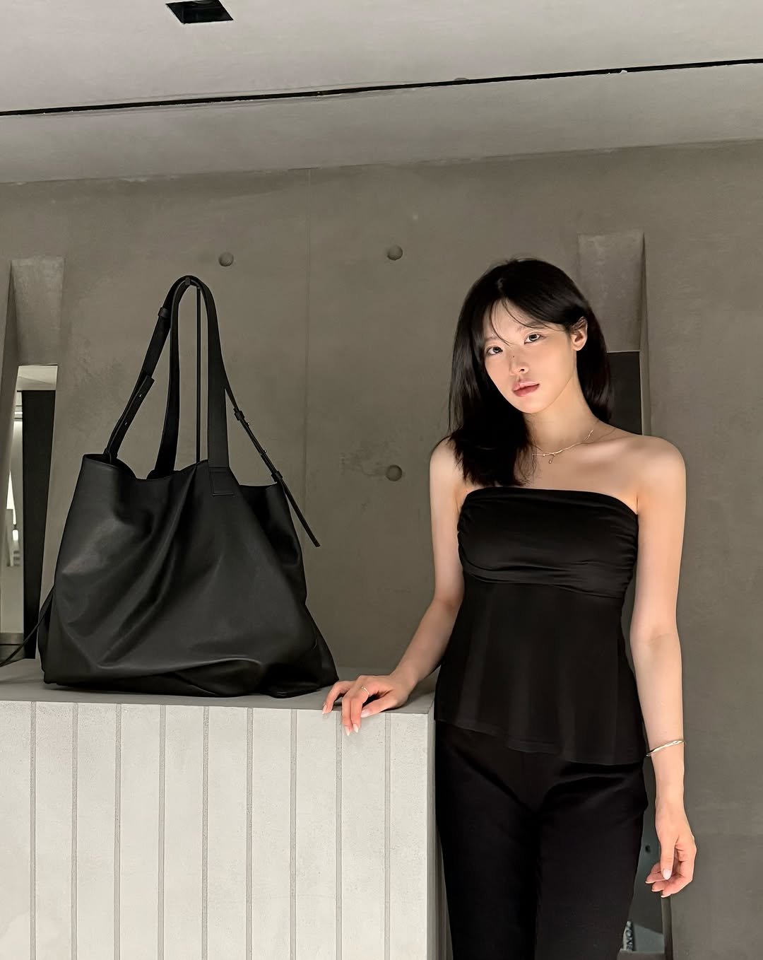 Photo shared by 내링 ネリン on September 08, 2025 tagging @songzio_official. May be an image of 1 person and slip.