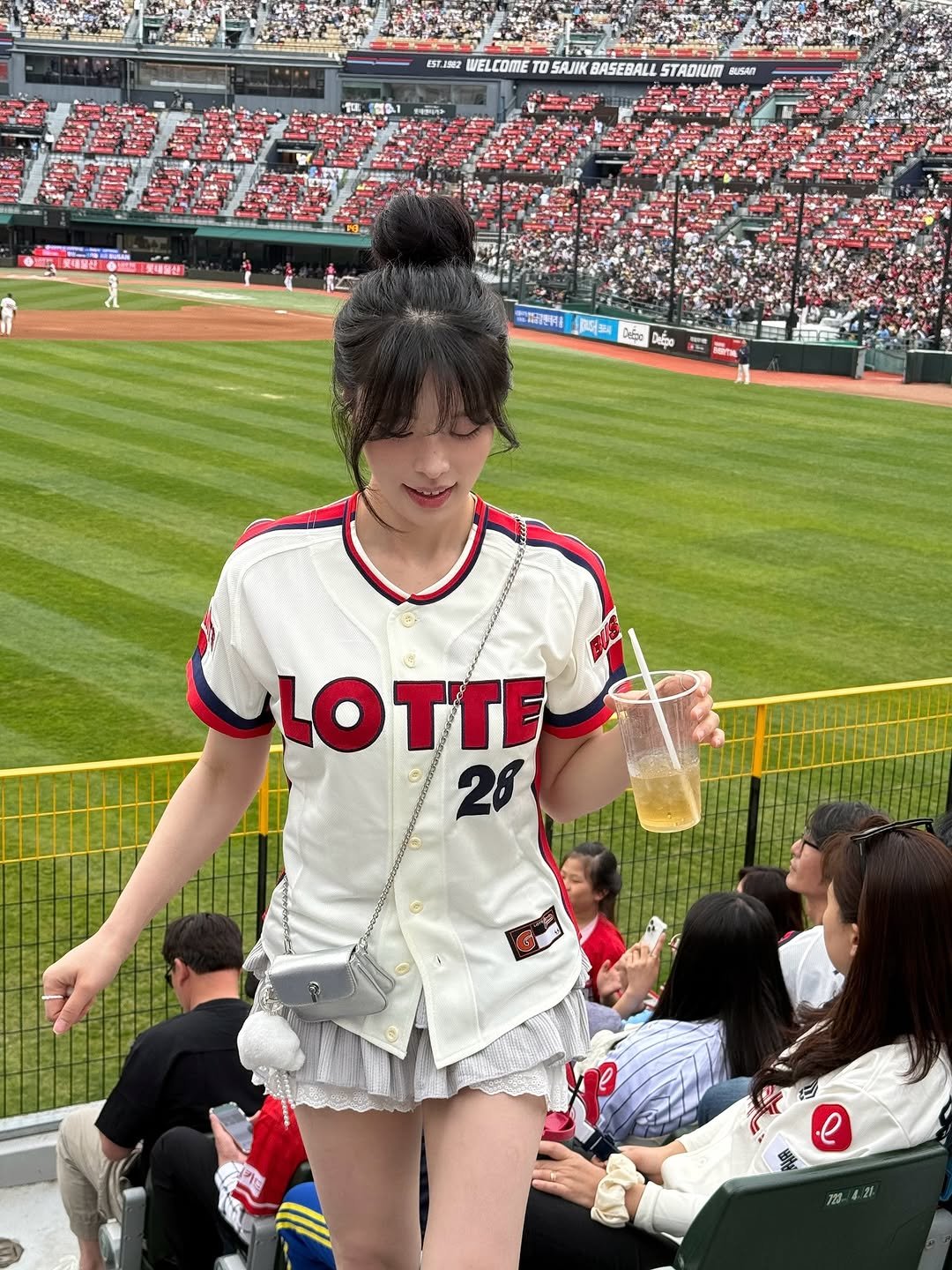 Photo shared by 내링 𝖭𝖾𝗋𝗂𝗇𝗀  |  𝖵𝗂𝗌𝗎𝖺𝗅 𝖣𝗂𝗋𝖾𝖼𝗍𝗈𝗋 on June 20, 2025 tagging @busanlottegiants.