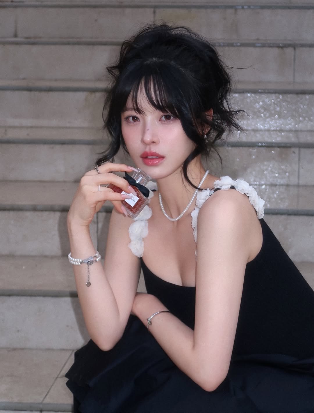 Photo shared by 내링 ネリン on January 22, 2026 tagging @diorbeauty. May be an image of one or more people, makeup, hair, cigarette, dress and text.