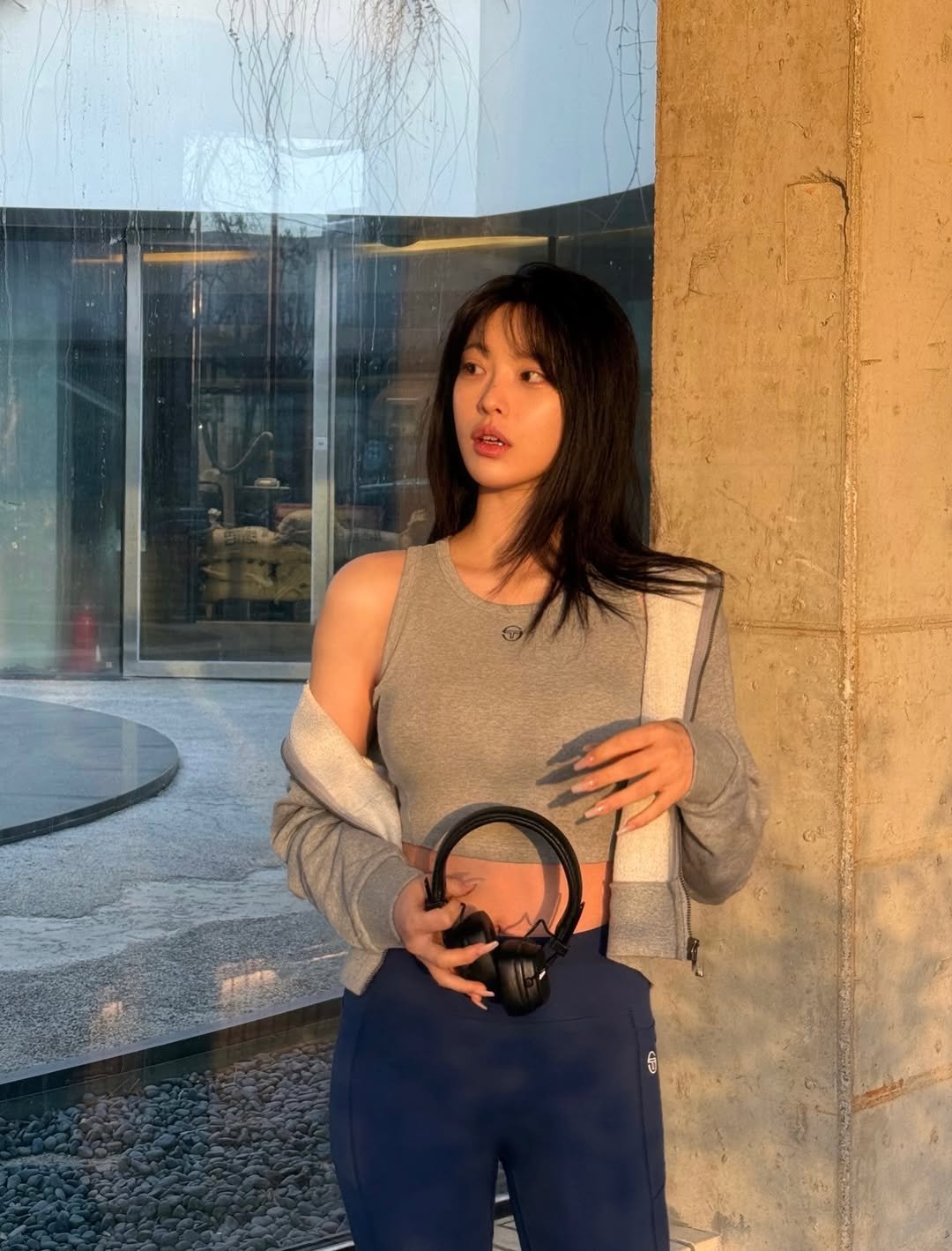 Photo shared by 내링 ネリン on January 25, 2026 tagging @sergiotacchini_kr. May be an image of standing, phone, sweatpants, portable cassette player, turtleneck and text.