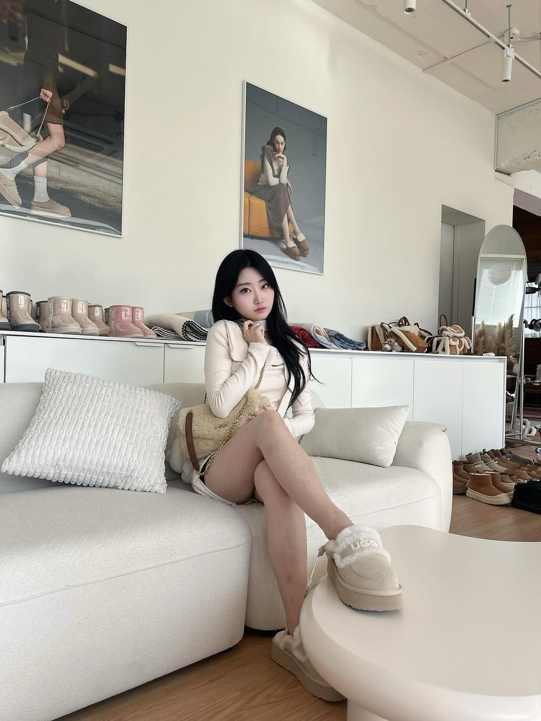 Photo by 영은 on October 27, 2025. May be an image of espadrilles, slingback shoes and text.