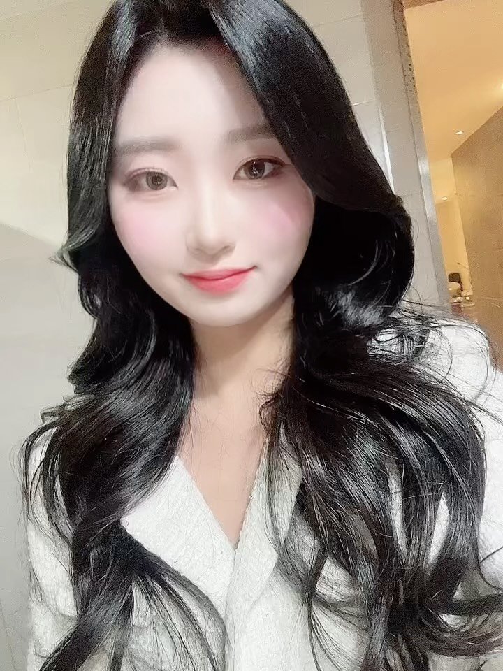___yuza 게시물 이미지: 1번 엄청 고민했다요… 내 일상 봐주세용🥶