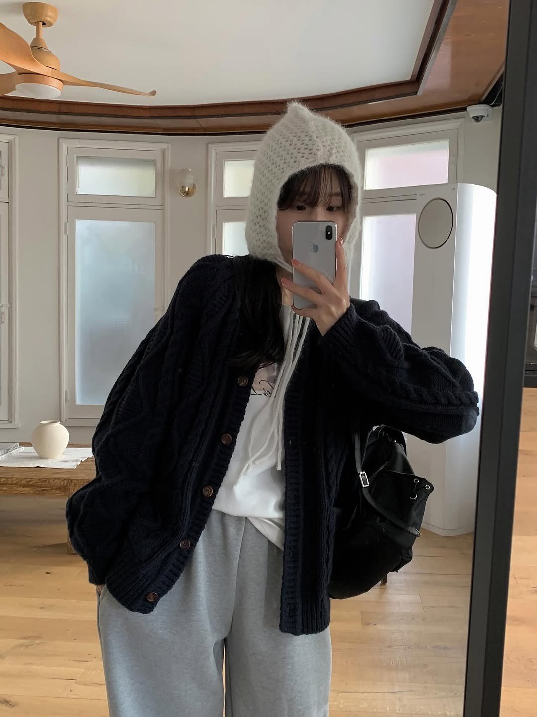 Photo shared by 알로하 on November 18, 2025 tagging @and_brush. May be an image of duffle coat, sweatpants, cardigan, parka and text.