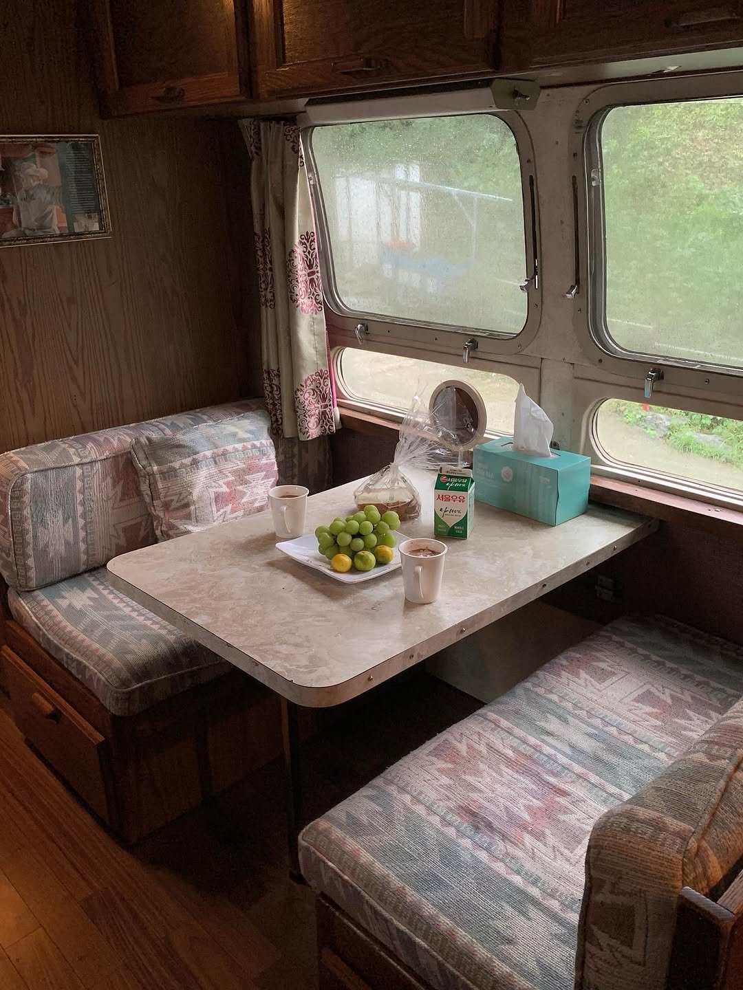 Photo by 알로하 on October 17, 2025. May be an image of trailer, bus, kitchen table and text.