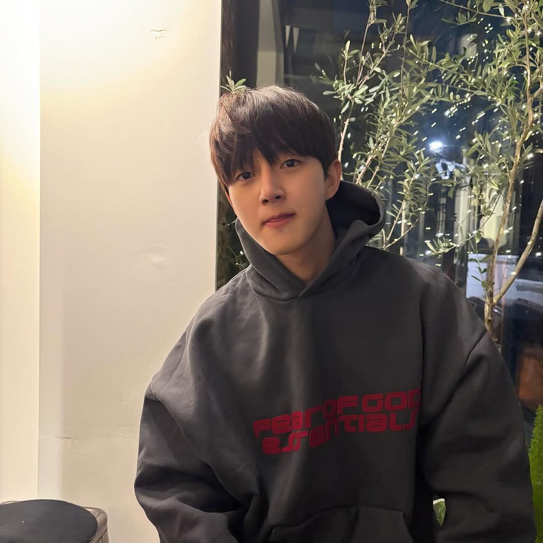 Photo by 봉재현-BONG JAEHYUN on December 31, 2025. May be an image of sweatshirt and text.
