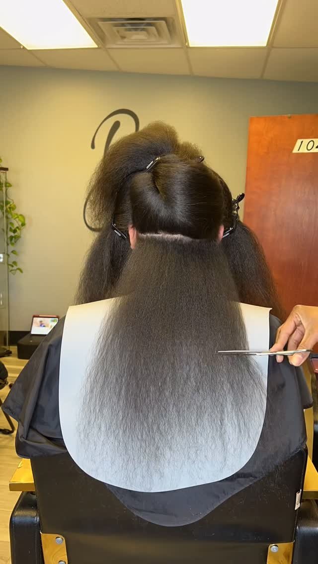 __brethebeautician 게시물 이미지: Watch me do a “rough cut”. 😊 

She already...