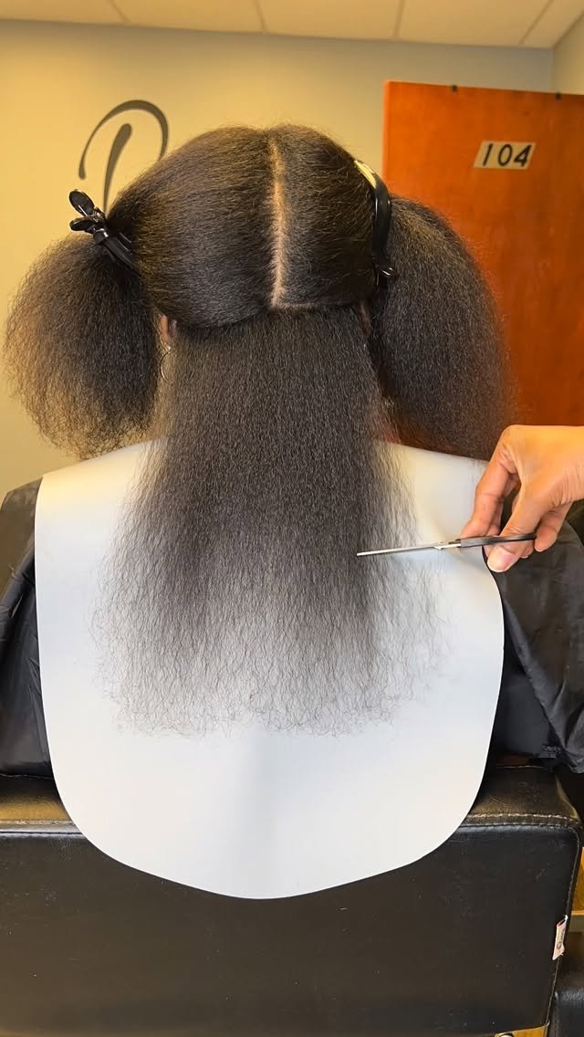 __brethebeautician 게시물 이미지: New year, New hair! Come get a CHOP. ✂️

Book...