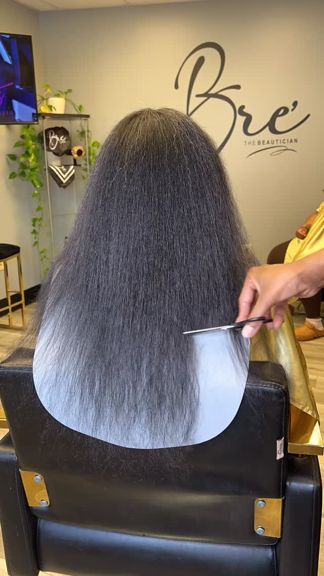 __brethebeautician 게시물 이미지: Book your next healthy hair care experience...