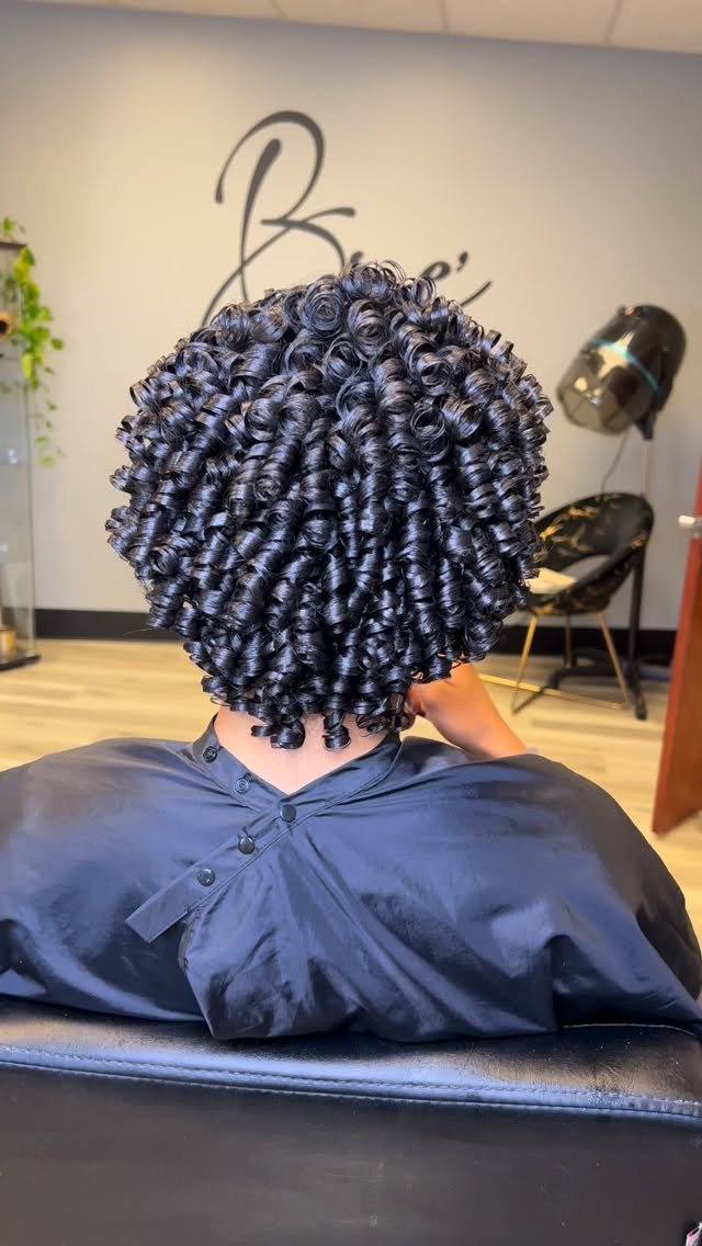 __brethebeautician 게시물 이미지: If you see “NATURAL HAIRSTYLIST” in their bio,...