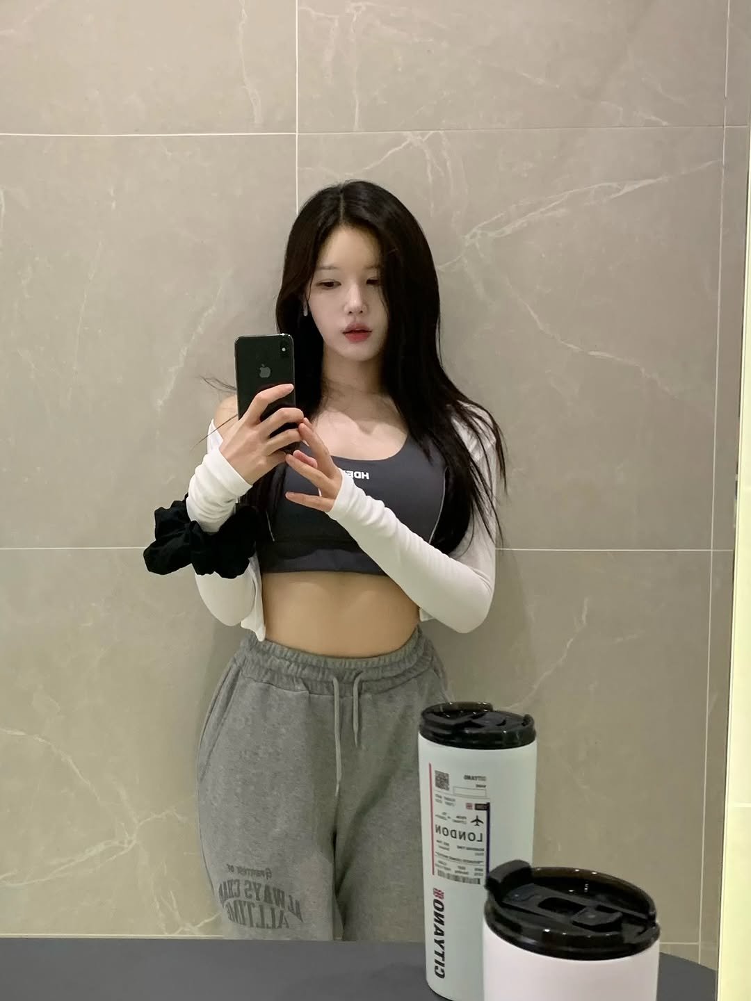 Photo shared by 오운완 일기🏋🏻‍♀️ on September 18, 2025 tagging @hdex__official, @hdex_women, @hdex_celeb, @cityano, @hivecrew.official, and @rorogym_cheonan. May be an image of 1 person, hair, top and text.