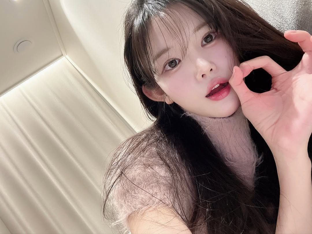 Photo shared by 오운완 일기🏋🏻‍♀️ on November 11, 2025 tagging @postlabofficial. May be an image of one or more people, hair and text.