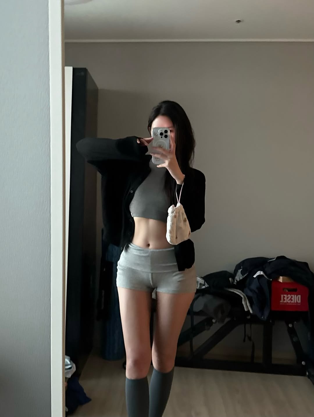 Photo shared by 오운완 일기🏋🏻‍♀️ on December 13, 2025 tagging @fmy.official. May be an image of activewear, pants, sweatpants, shorts, sportswear, tights, miniskirt and text.