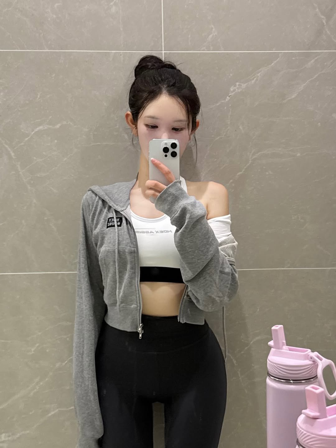 Photo by 오운완 일기🏋🏻‍♀️ in Cheonan, Korea with @hdex__official, @hdex_women, @hdex_celeb, @hivecrew.official, and @rorogym_cheonan. May be a selfie of 1 person, activewear, top, tights, sportswear, sweatpants and text.