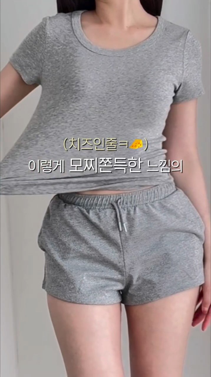 __bunny_yy 게시물 이미지: -3kg 말라핏 기본티는 이걸로 종결,,🖤 
💡사이즈도 S/M 2type 
💡색상도...