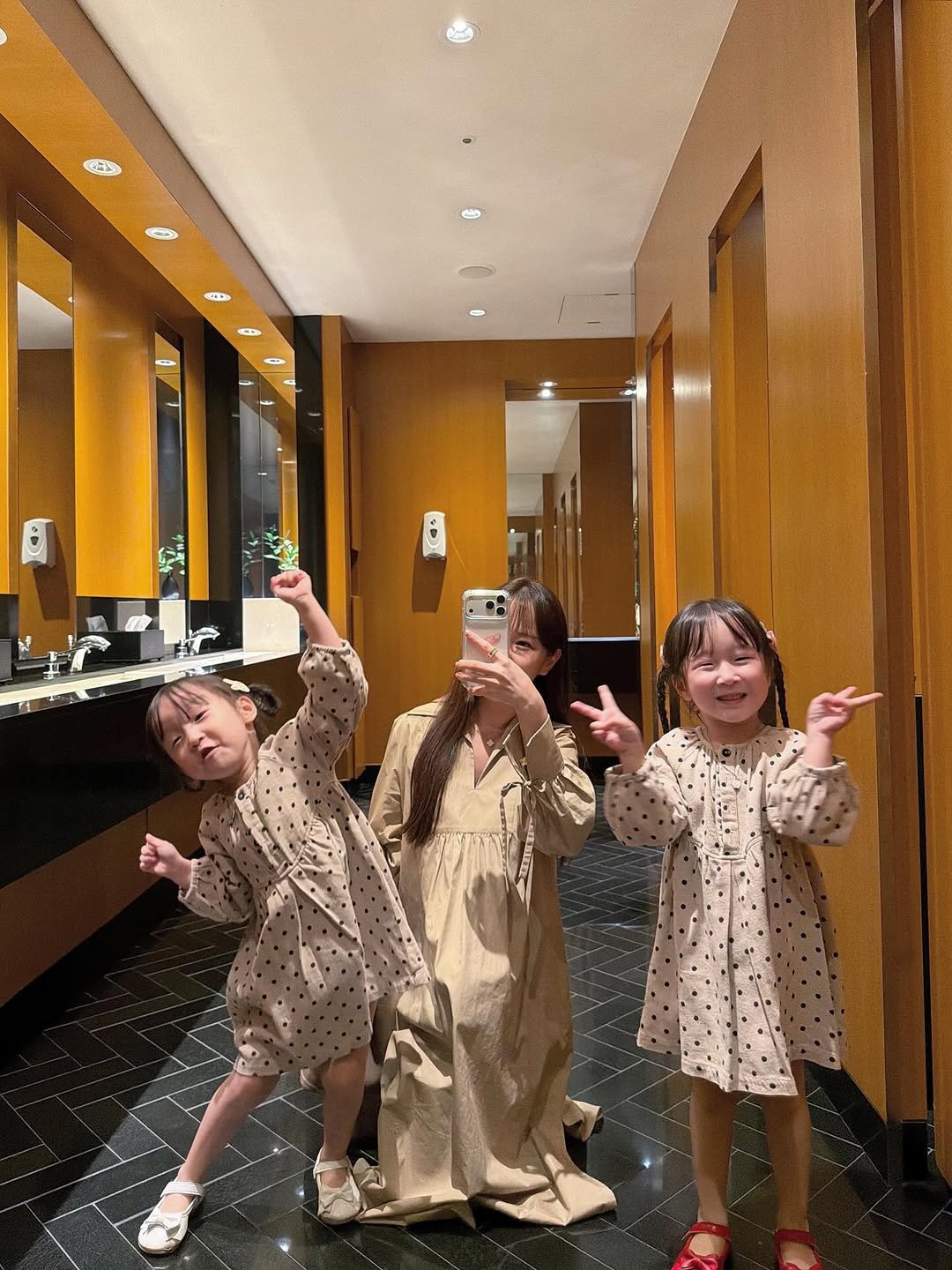 Photo by ᴇ ʟ ʟ ᴇ ɴ 🇰🇷🇨🇦 on October 28, 2025. May be an image of child, bath robe and text.