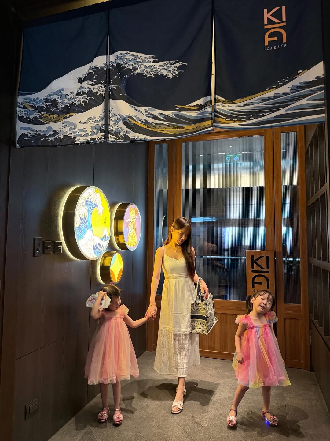 Photo by ᴇ ʟ ʟ ᴇ ɴ 🇰🇷🇨🇦 on February 08, 2026. May be an image of child, lego, display case and text that says 'U'.