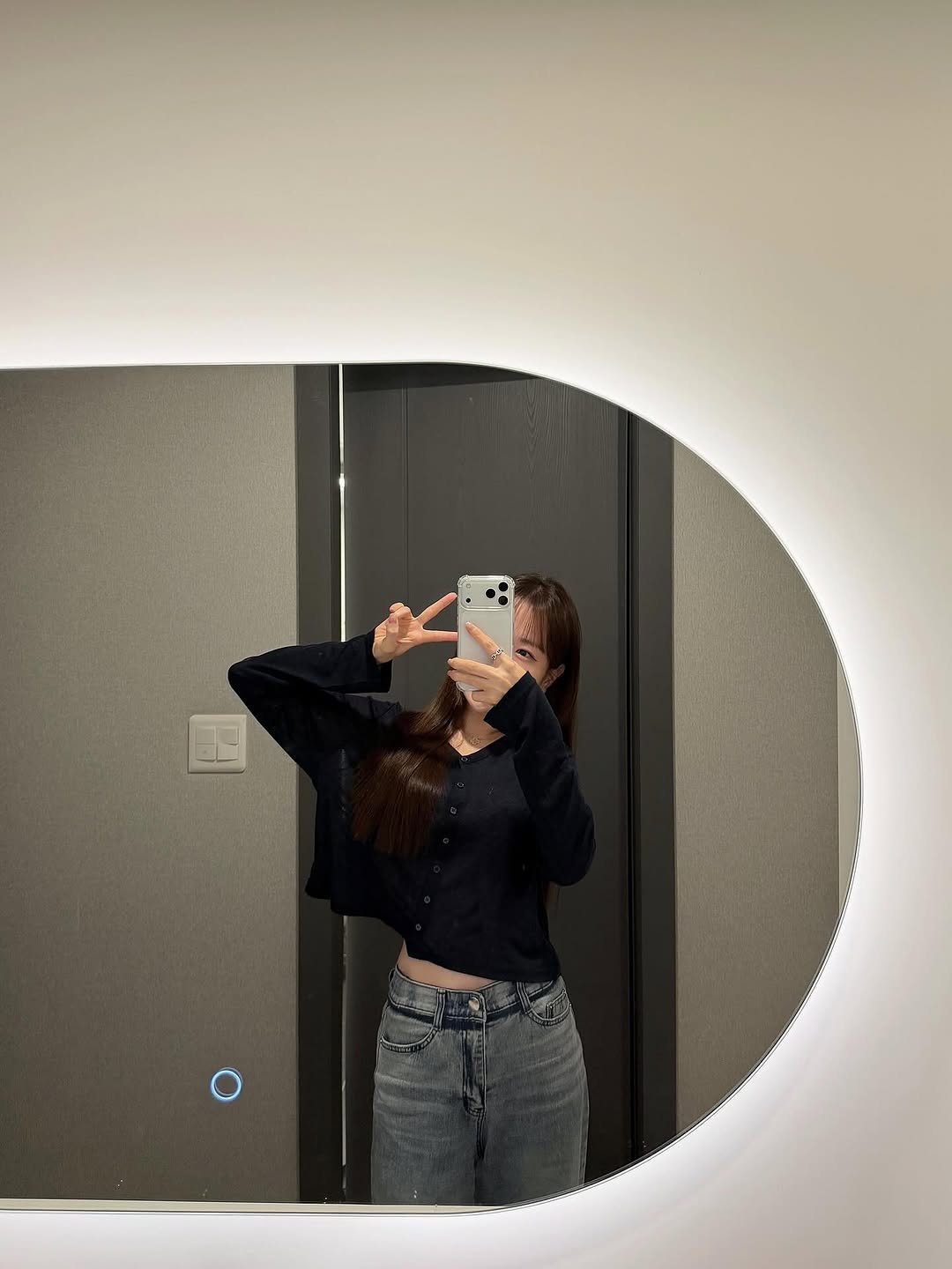 Photo by ᴇ ʟ ʟ ᴇ ɴ 🇰🇷🇨🇦 on September 25, 2025. May be a selfie of 1 person, hair, phone, top, mirror and text.