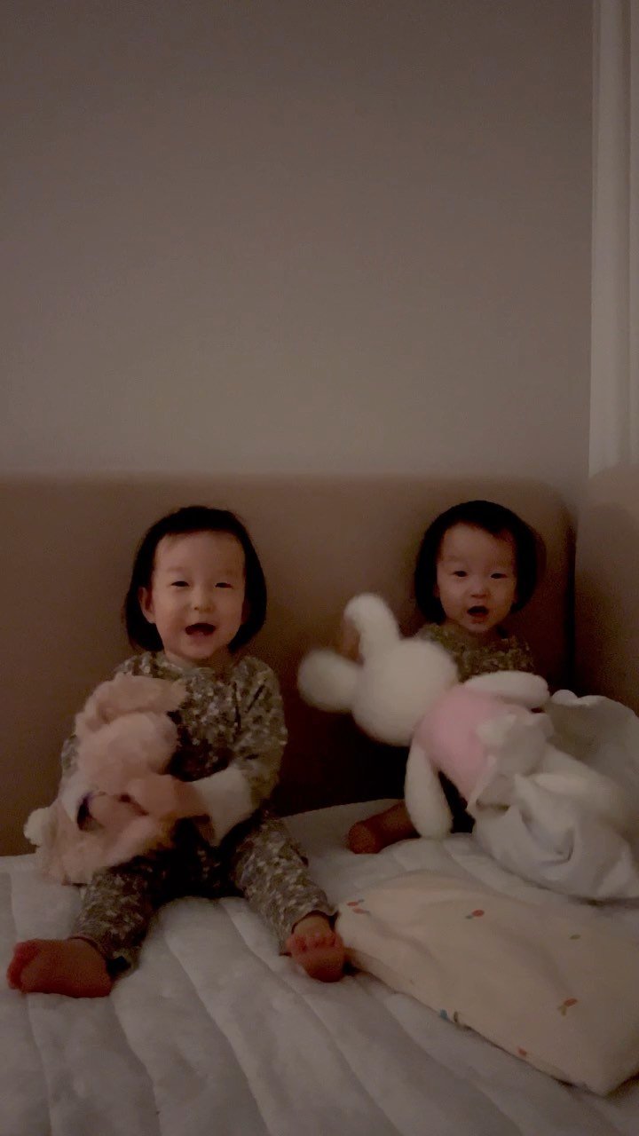 __bymj 게시물 이미지: #세아리아둥이
-
언제부턴가 엄마 아빠가 세아리아 사랑하는거 알아?
하고 물어보면...