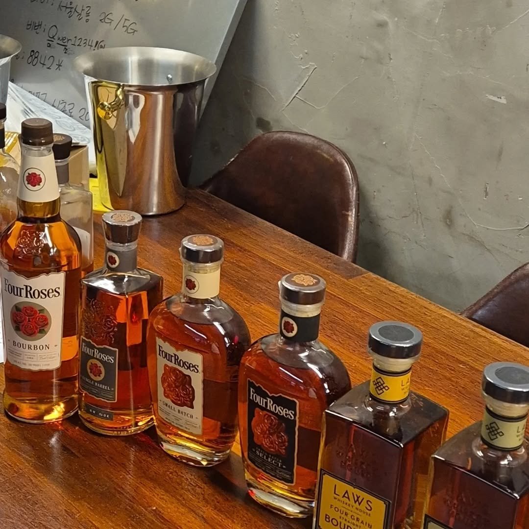 Photo shared by 챔챔 on January 23, 2026 tagging @fourrosesbourbon, @chosunspiritsclub, and @hitejinro_spirits.